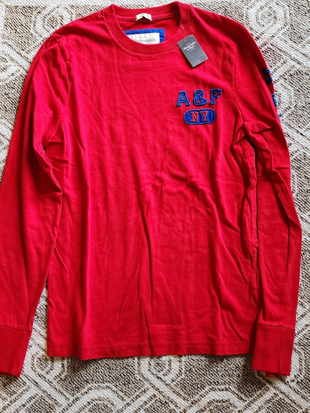 Abercrombie & Fitch Men's Red Long-Sleeve Logo Tee
